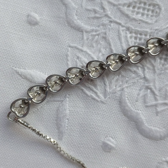 Pastel rainbow rhinestone heart tennis bracelet with bolo clasp silvertone - Picture 5 of 9